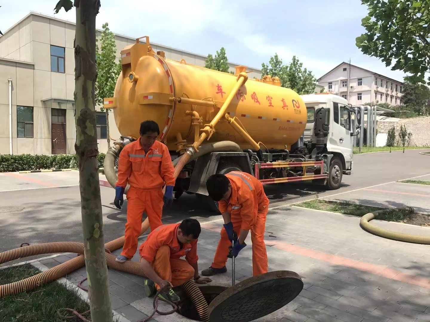 华安化粪池清理与5-8吨吸粪车施工效率分析